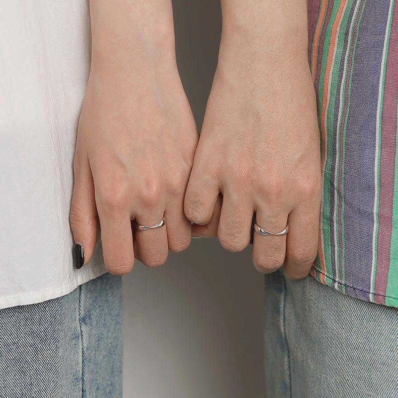 A Pair Of Men's And Women's Gift Commemorative Opening Rings
