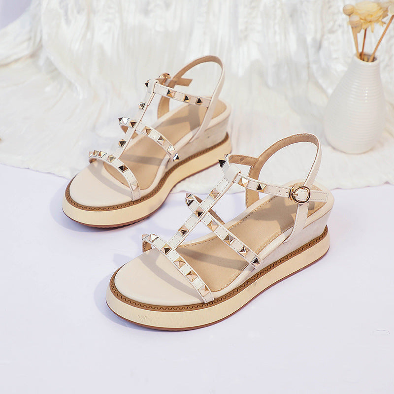 Sandales pour femmes, nouveau style, multi-assorti, tempérament, pente avec talons hauts, fée rivet étiquette, chaussures de demoiselle d'honneur