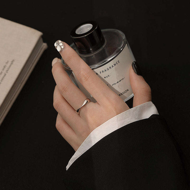 A Pair Of Men's And Women's Gift Commemorative Opening Rings