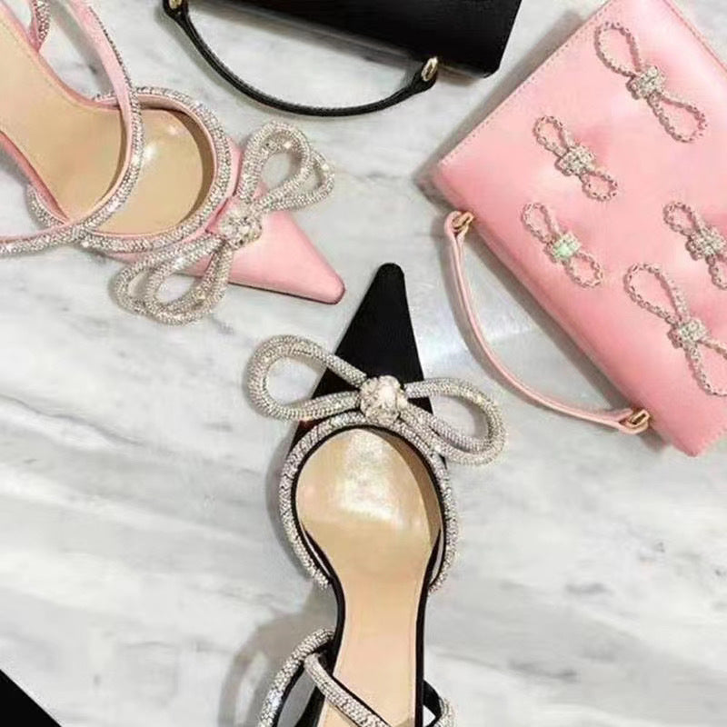 Sandales à talons hauts en satin avec strass et nœud papillon