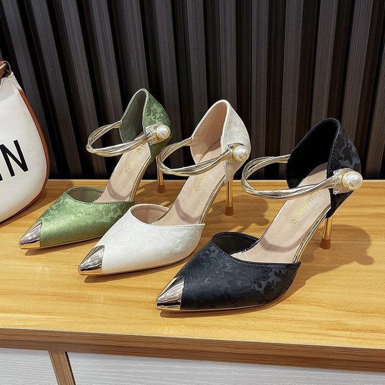 Escarpins à talons hauts pointus en métal et perles pour femmes, en satin et fleurs