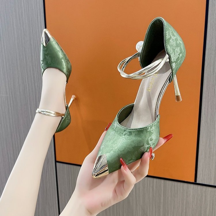 Escarpins à talons hauts pointus en métal et perles pour femmes, en satin et fleurs