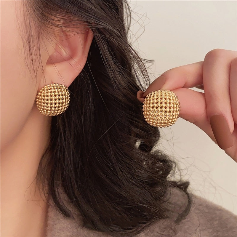 Boucles d'oreilles à tige carrées en métal à mailles creuses de style Hong Kong