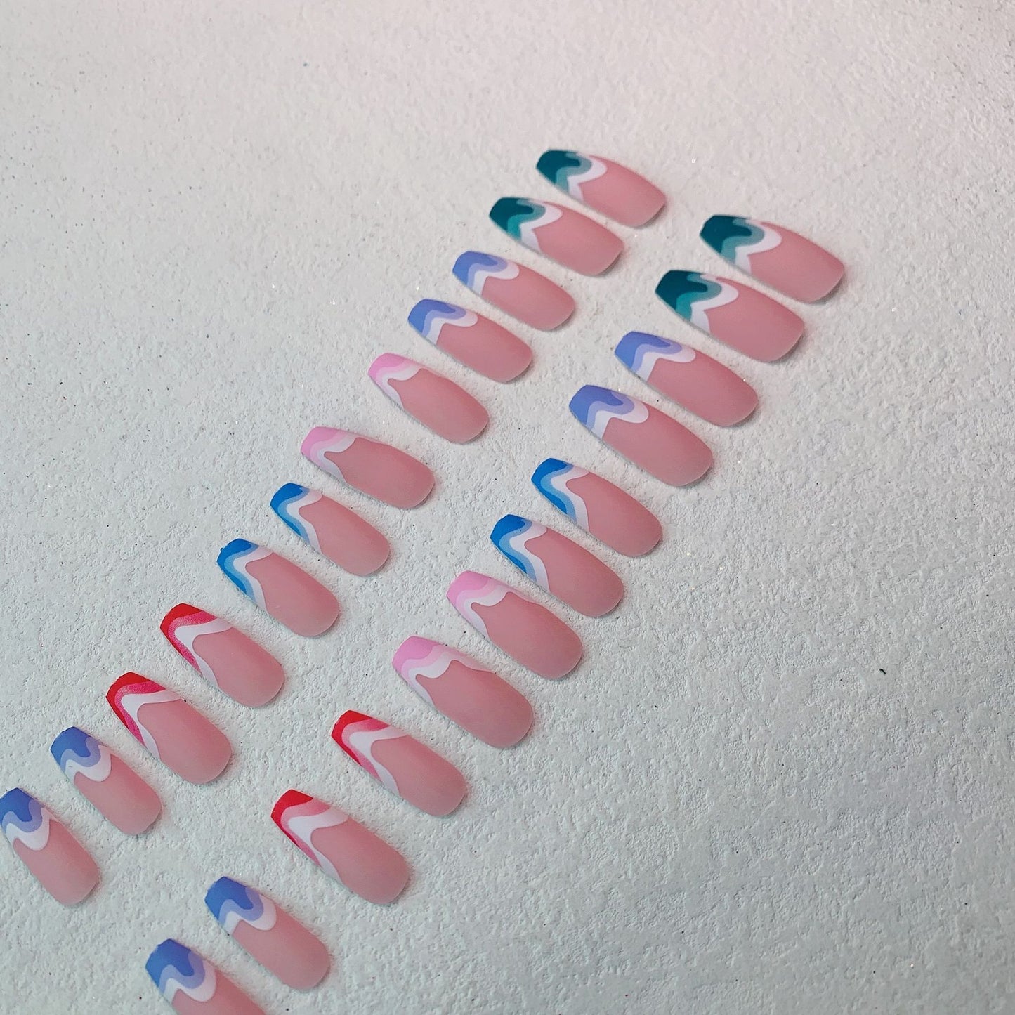 Faux ongles multicolores à motif ondulé extra longs, style ballerine givré