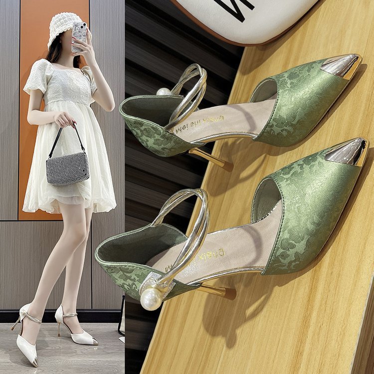 Escarpins à talons hauts pointus en métal et perles pour femmes, en satin et fleurs