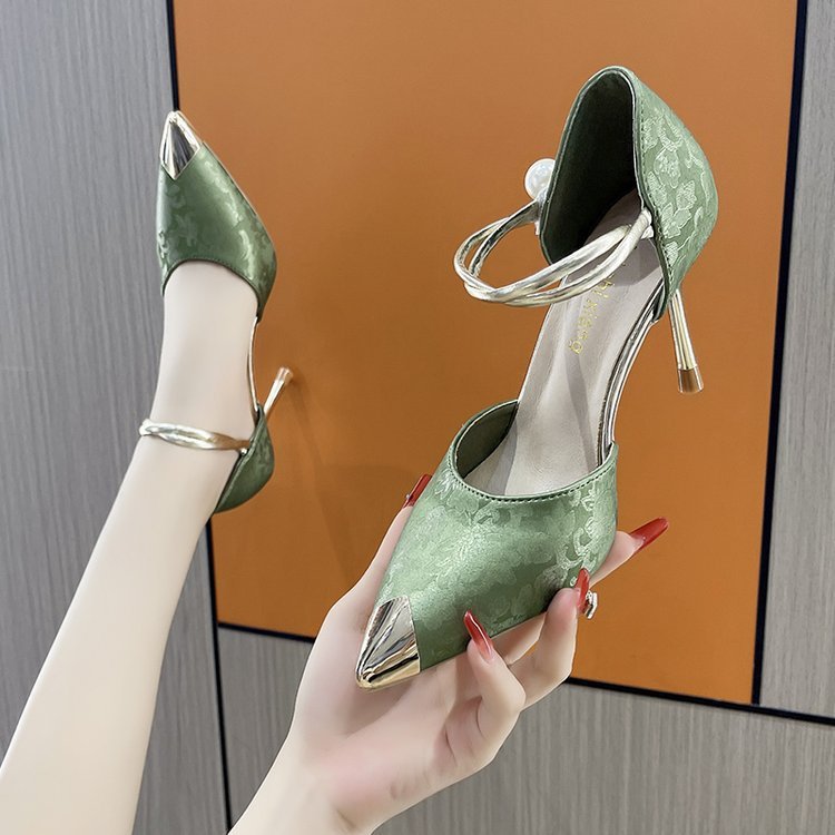 Escarpins à talons hauts pointus en métal et perles pour femmes, en satin et fleurs