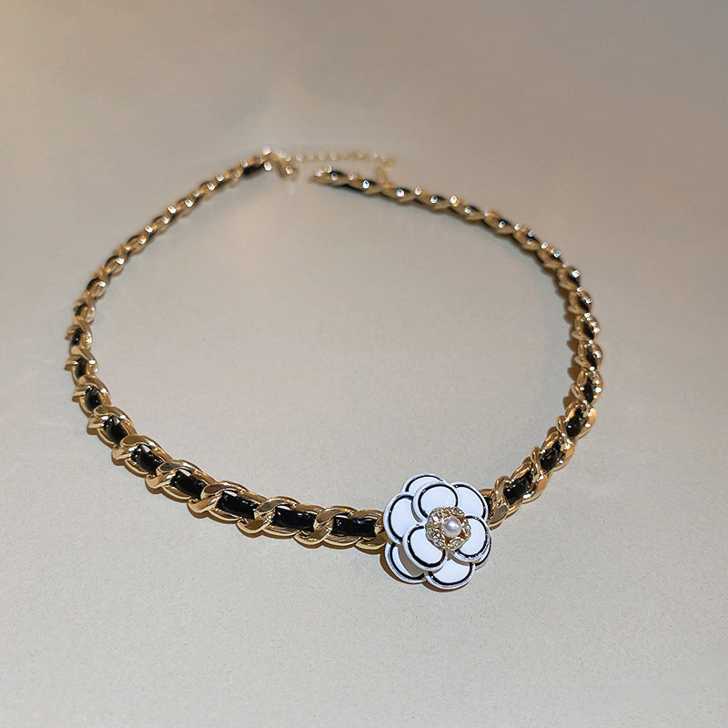 Dark Style Rhinestone-encrusted Pearl Flower Leather Winding Necklace