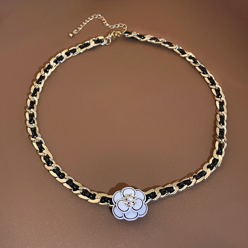 Dark Style Rhinestone-encrusted Pearl Flower Leather Winding Necklace