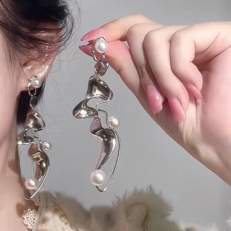 Twisted Irregular Geometric Pearl Earrings Exaggerated