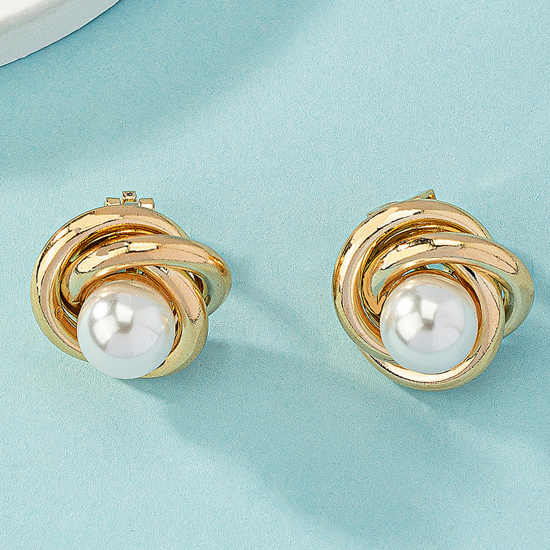 Women's Fashion Artistic Complex Inlaid Pearl Earrings
