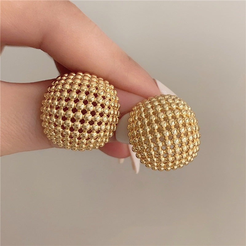 Boucles d'oreilles à tige carrées en métal à mailles creuses de style Hong Kong
