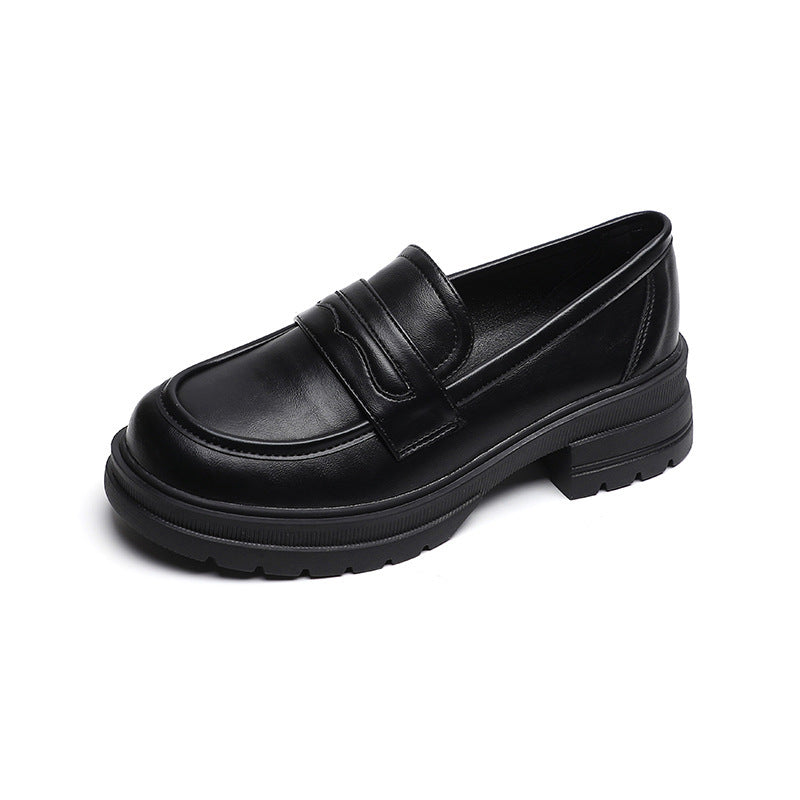 Tête ronde en cuir vintage, hauteur augmentée par les chaussures