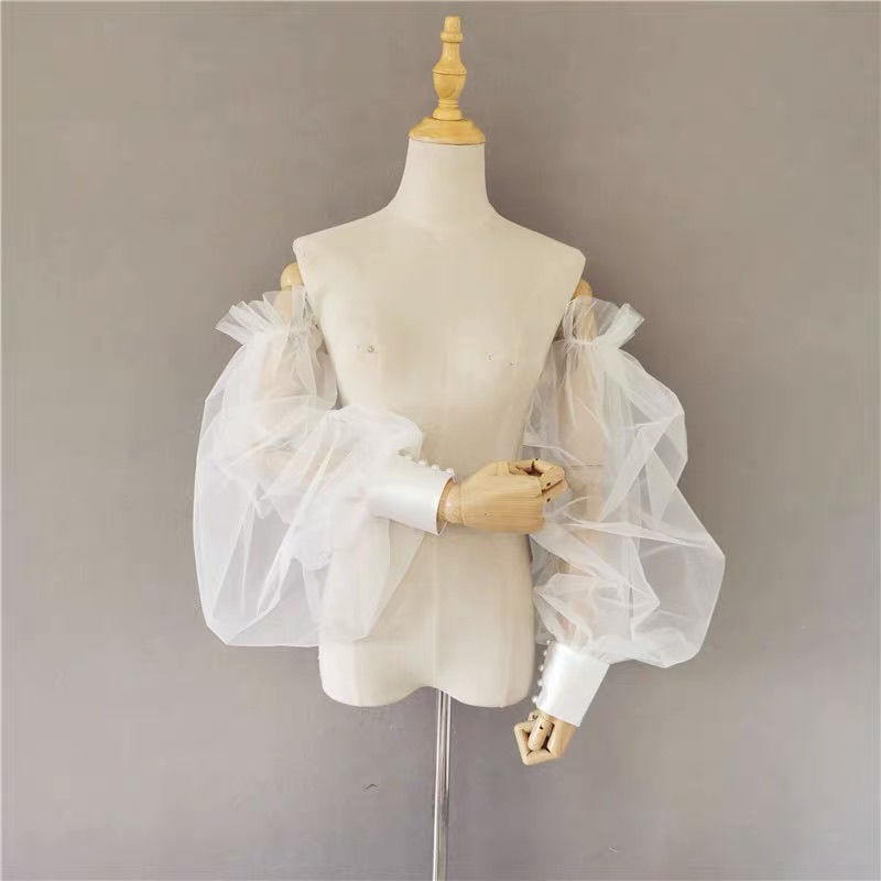 Exaggerated Photography To Cover Wedding Accessories