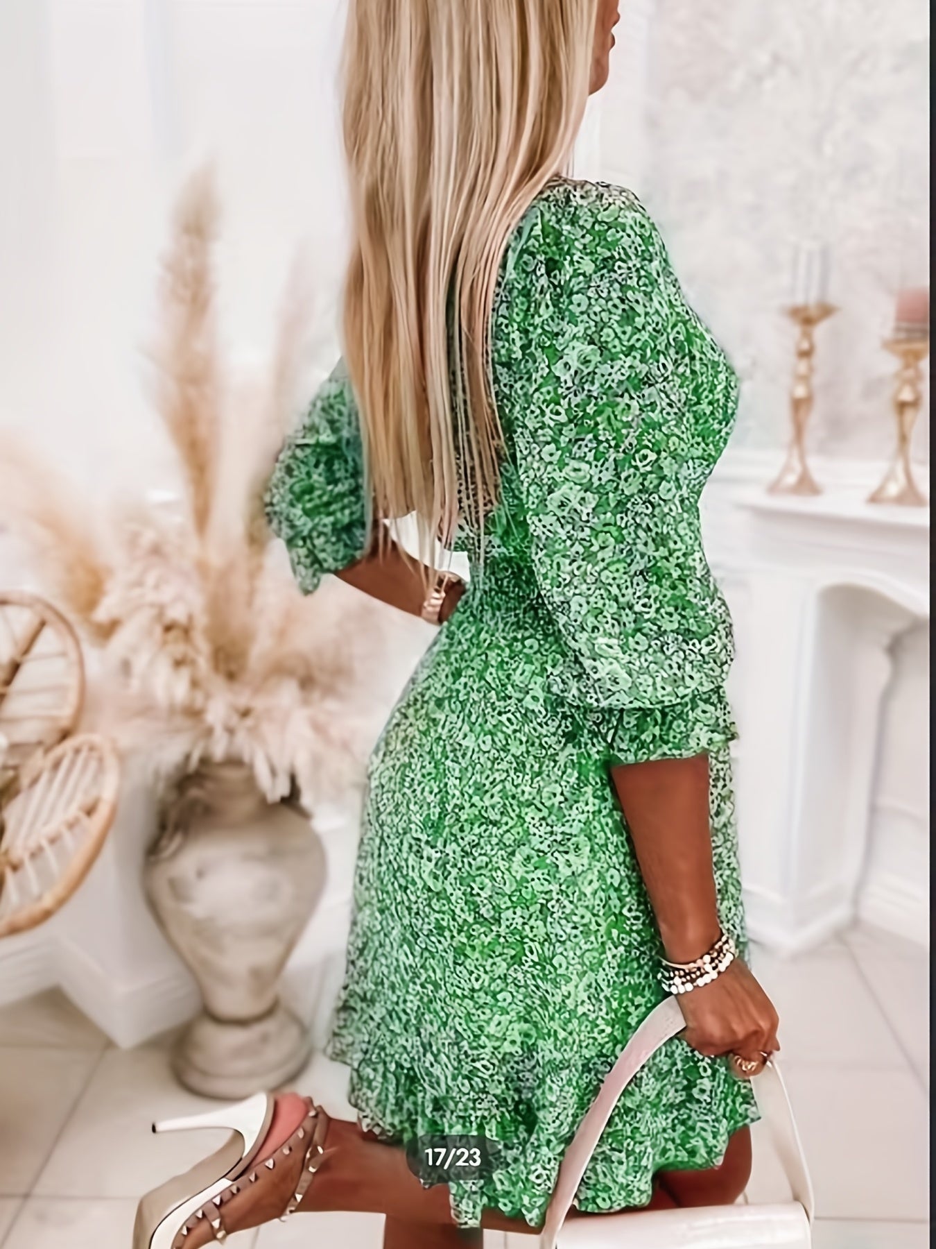 Robe imprimée à col en V avec manches et taille à volants - Design exquis et élégant pour les femmes - Parfait pour les vêtements pour femmes au printemps et en automne.