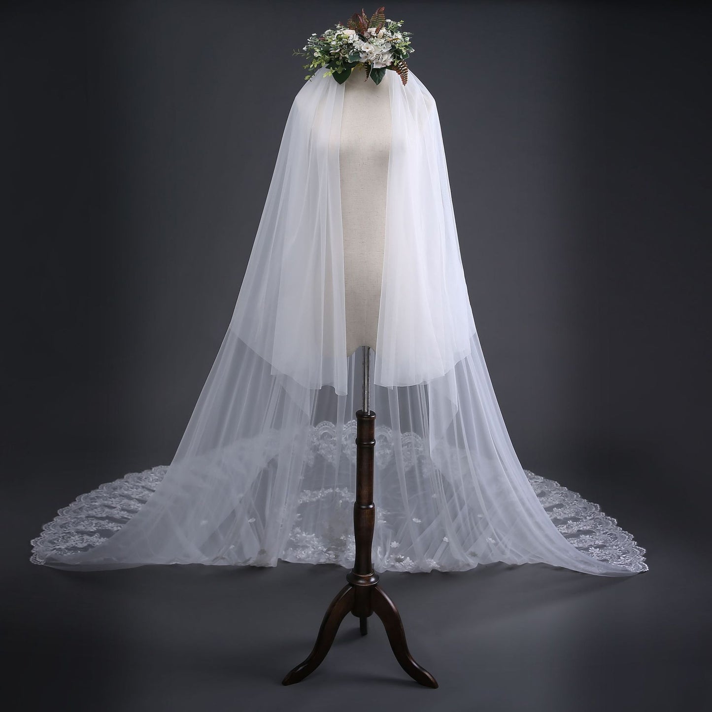 Big Tail Veil Wedding Dress Accessories Studio Photo
